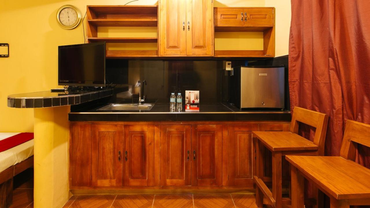 ホテル レッドドアーズ プラス アット マラバッグ シラン Silang エクステリア 写真